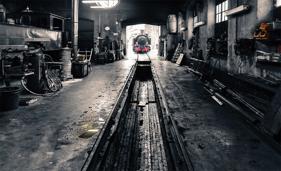 Train qui entre dans son atelier © Copyright Patrick ROGMA
