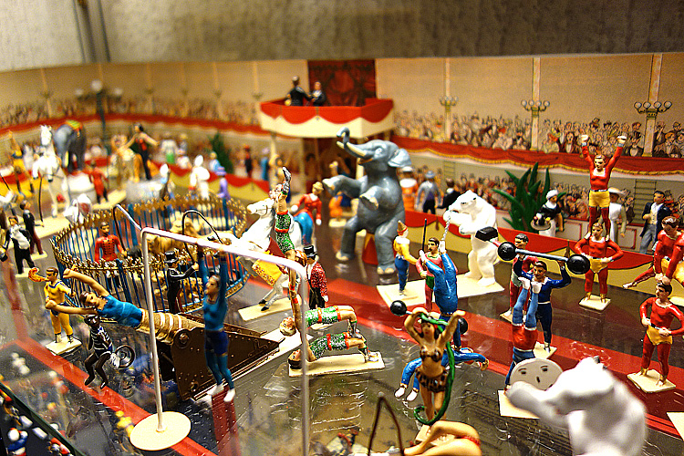 Figurines de plomb - Un cirque entier peut aller jusqu'à 4000 euros. Il y a plus d'une centaine de pièces. © Photogriffon
