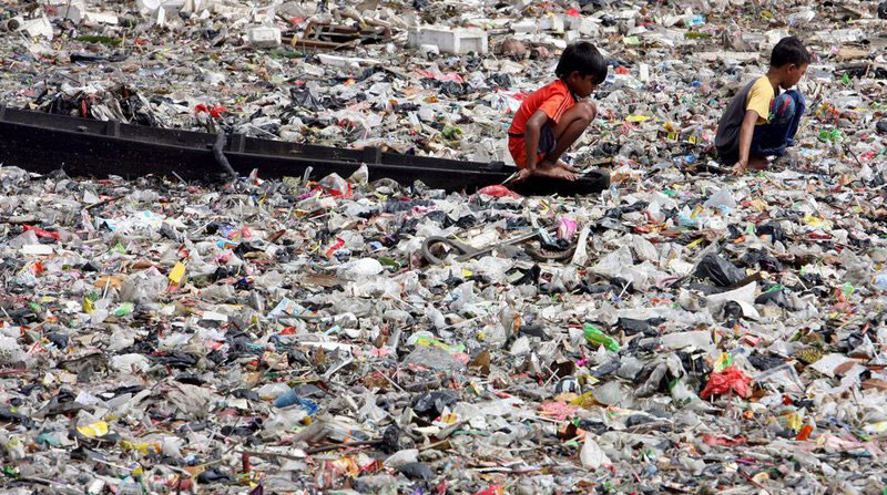 BEST POLLUTION IN THE WORLD - Pollution dans le Gange en Inde © Photo sous Copyright 