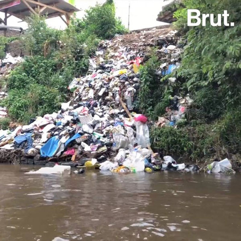 BEST POLLUTION IN THE WORLD - Éboulement de poubelles dans un fleuve aux philippines © Photo sous Copyright 



(adsbygoogle = window.adsbygoogle || []).push({});
