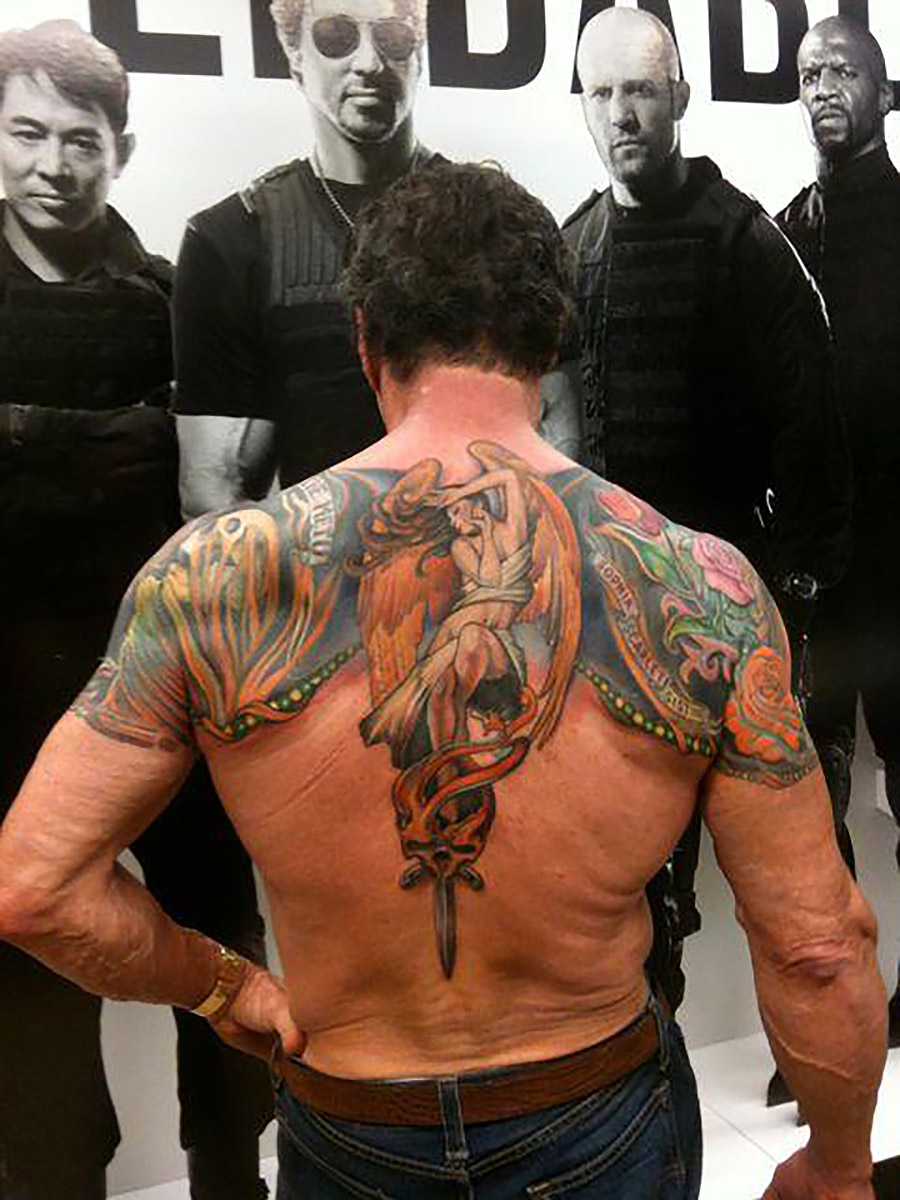 Sylvester Stallone et ses tatouages dans le dos - tatoo © Photo sous Copyright