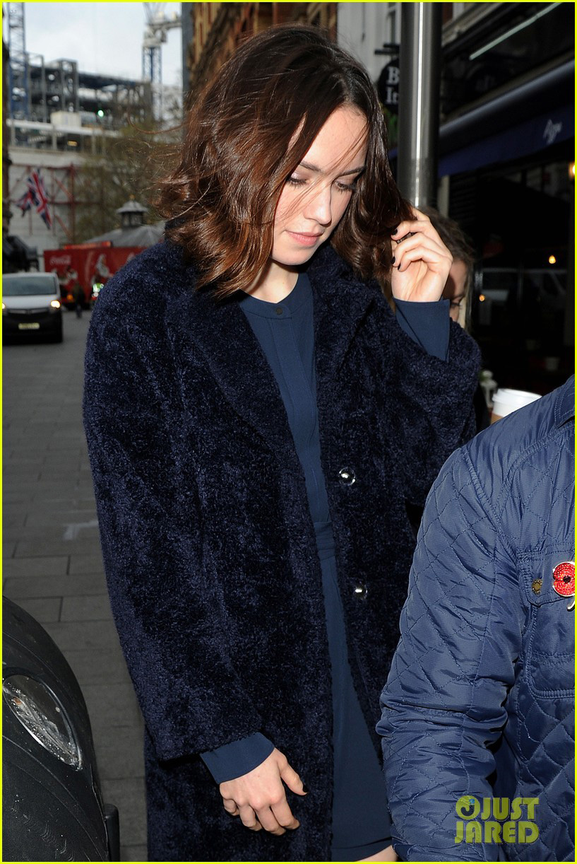 Daisy Ridley in the street © Photo sous Copyright 