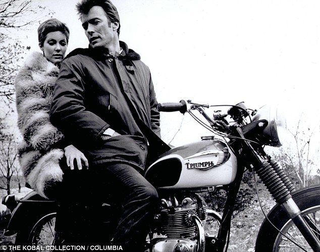 Clint Eastwood en moto Triumph