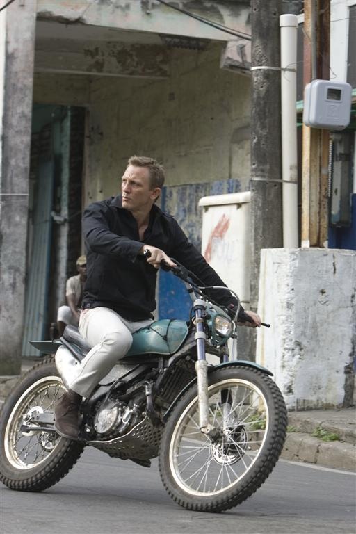 Daniel Craig en moto