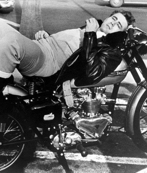 James Dean sur sa moto