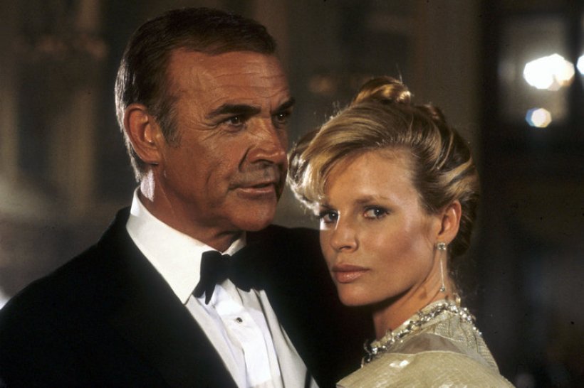 Sean Connery avec la belle Kim Basinger dans le James Bond - Jamais plus jamais - 1983
réalisé par Irvin Kershner. Ce célèbre réalisateur à également réalisé le fabuleux STAR WARS
L'empire contre-attaque en 1980. 
© Photo sous Copyright