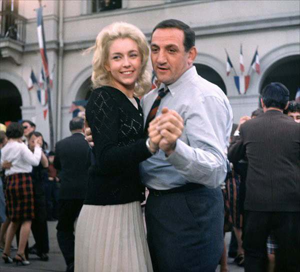 Lino Ventura et Marie Dubois danse ensemble pour le film "Les grandes gueules" avec Bourvil
1965 © Photo sous Copyright