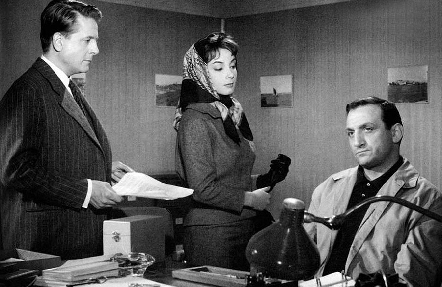 Lino Ventura avec Andréa Parisy et Jean Desailly dans le film "125, rue Montmartre" - 1959
© Photo sous Copyright 
