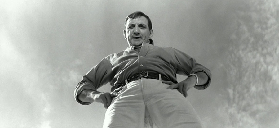 Lino Ventura dans le ciel du film "100 000 dollars au soleil" - 1964 © Photo sous Copyright