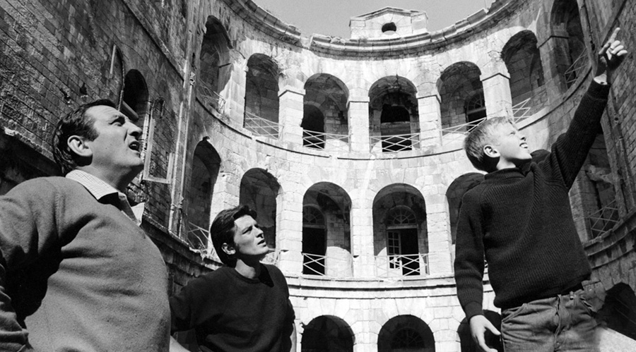 Lino Ventura et Alain Delon à l'intérieur de Fort Boyard dans le film "Les aventuriers" de Robert Enrico
© Photo copyright 