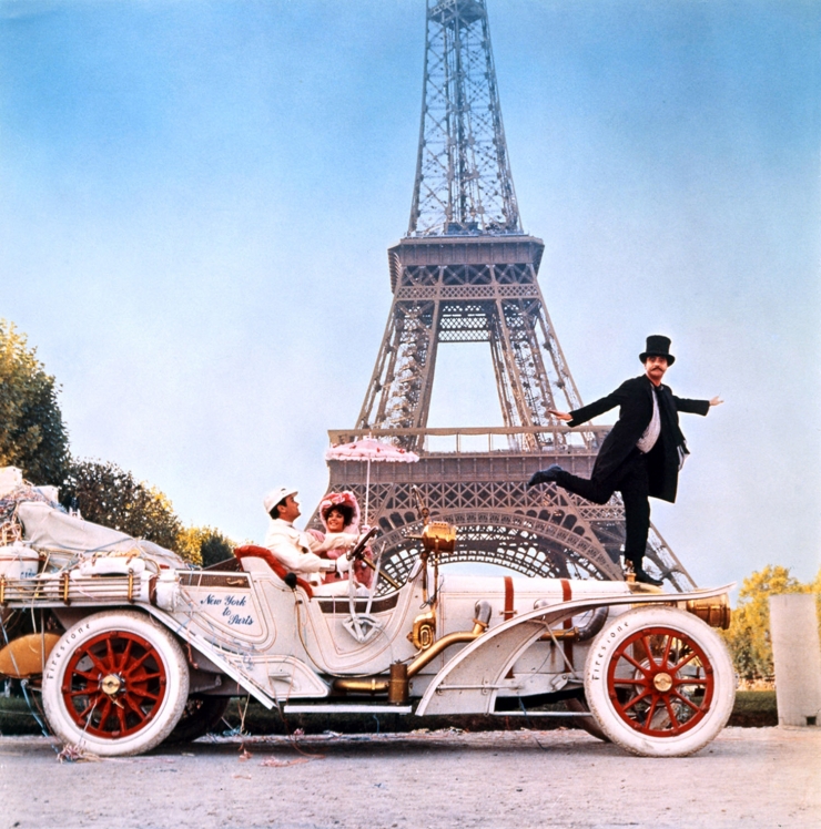 Jack Lemmon, Nathalie Wood et Tony Curtis devant la Tour Eiffel