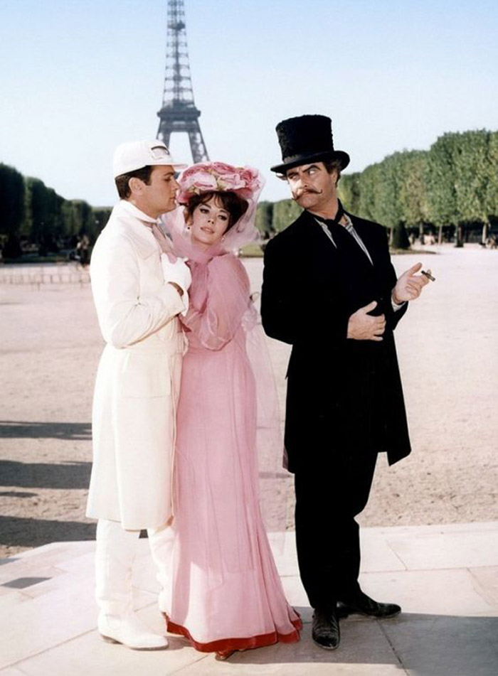 Jack Lemmon, Nathalie Wood et Tony Curtis devant la Tour Eiffel