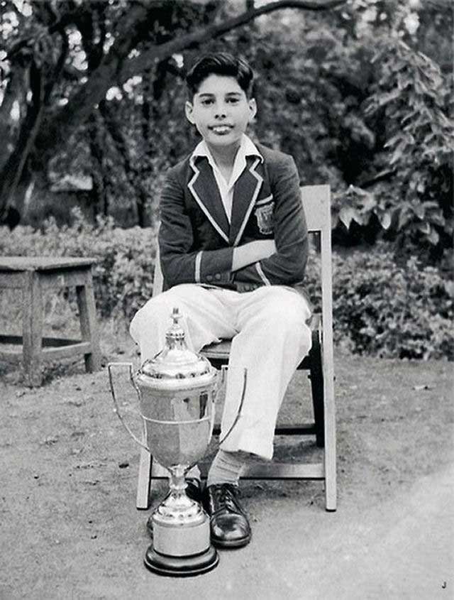 Freddie Mercury tout jeune avec une coupe © Photo sous Copyright
