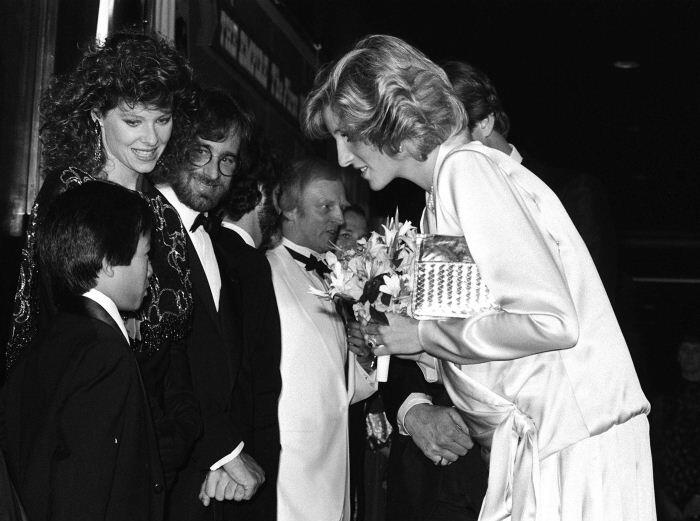 Princess Diana rend visite à Jonathan Ke Quan, Kate Capshaw et Steven Spielberg