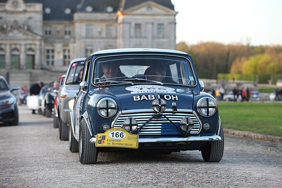 La vedette de l'affiche du Tour Auto 2014 que j'ai réalisée pour l'événement - AUSTIN COOPER S 1300 de 1968 de Philippe BELIN et Stéphane SOULET 