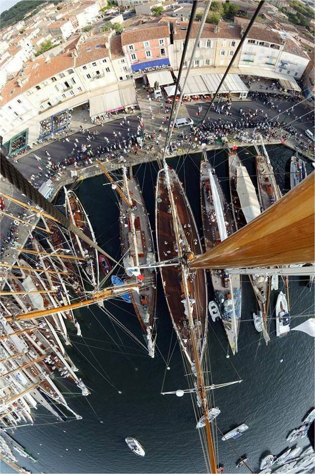 Amazing view from the mat this gigantic sailboat (Copyright photo : DR)