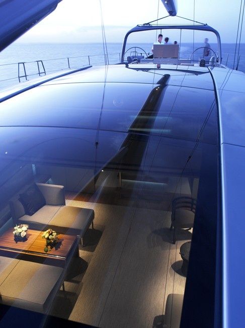 vitre énorme d'un yacht
