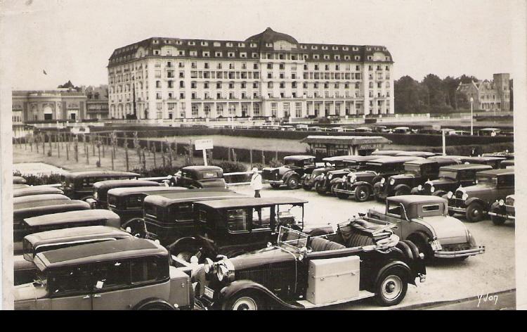 carte postale ancienne de villes et de vieilles voitures - deauville le royal hotel