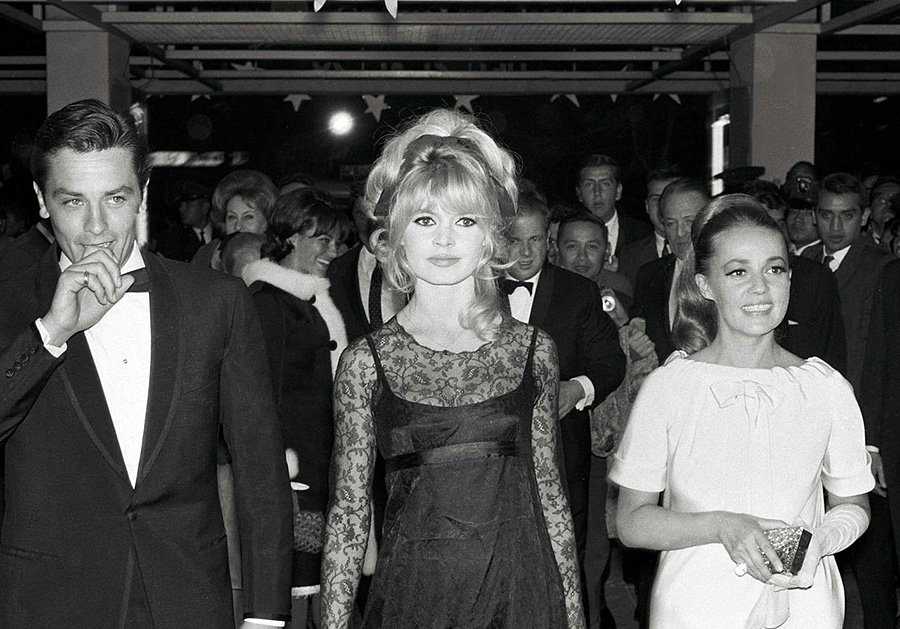 Alain Delon avec Brigitte Bardot et Jeanne Moreau à Mexico - 1965 © Photo sous Copyright