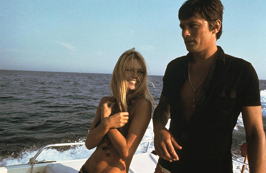 Alain Delon et Brigitte Bardot sur un bateau en pleine mer © Photo sous Copyright