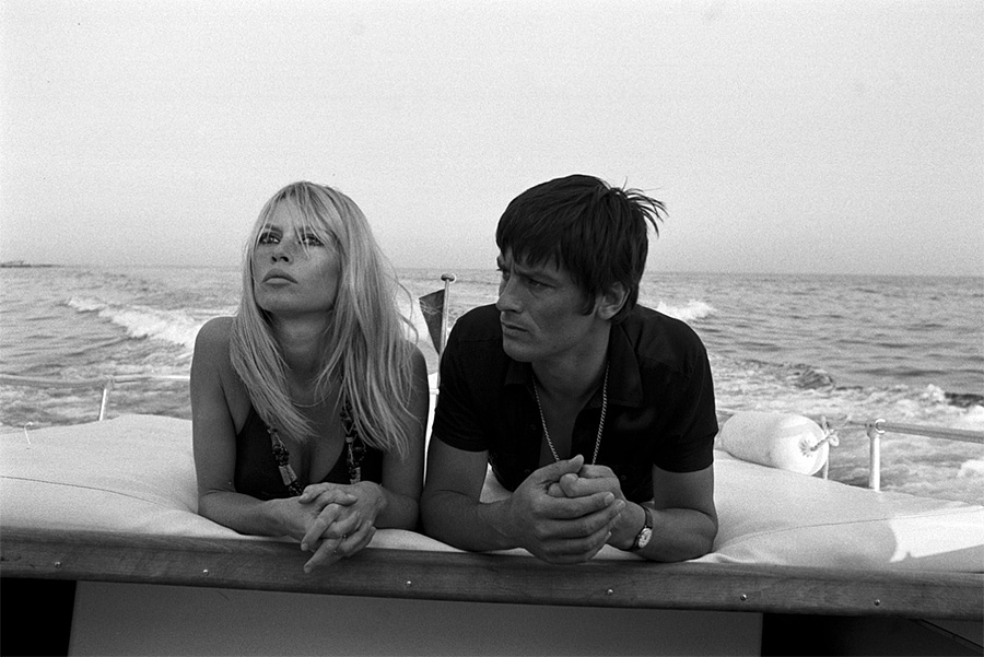 Alain Delon et Brigitte Bardot, ballade en bateau - 1968 © Photo sous Copyright