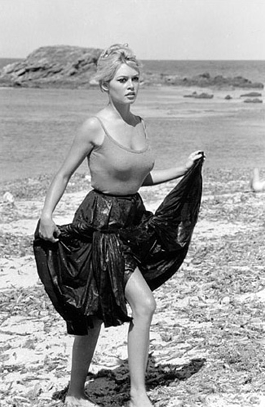 les plus belles photos de Brigitte Bardot.Brigitte Bardot toute mouillée sortant de l'eau à St-Tropez - 1958 © Photo copyright : Claude Azoulay
