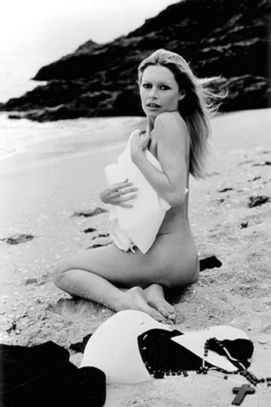les plus belles photos de Brigitte Bardot.Brigitte Bardot en Bretagne sur les Côtes d'Armor nue sous un drap de plage - 1969
© Photo copyright : Claude Azoulay

