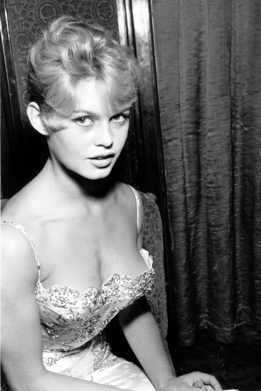 les plus belles photos de Brigitte Bardot.Brigitte Bardot très jeune et déjà tellement femme © Photo copyright : DR


